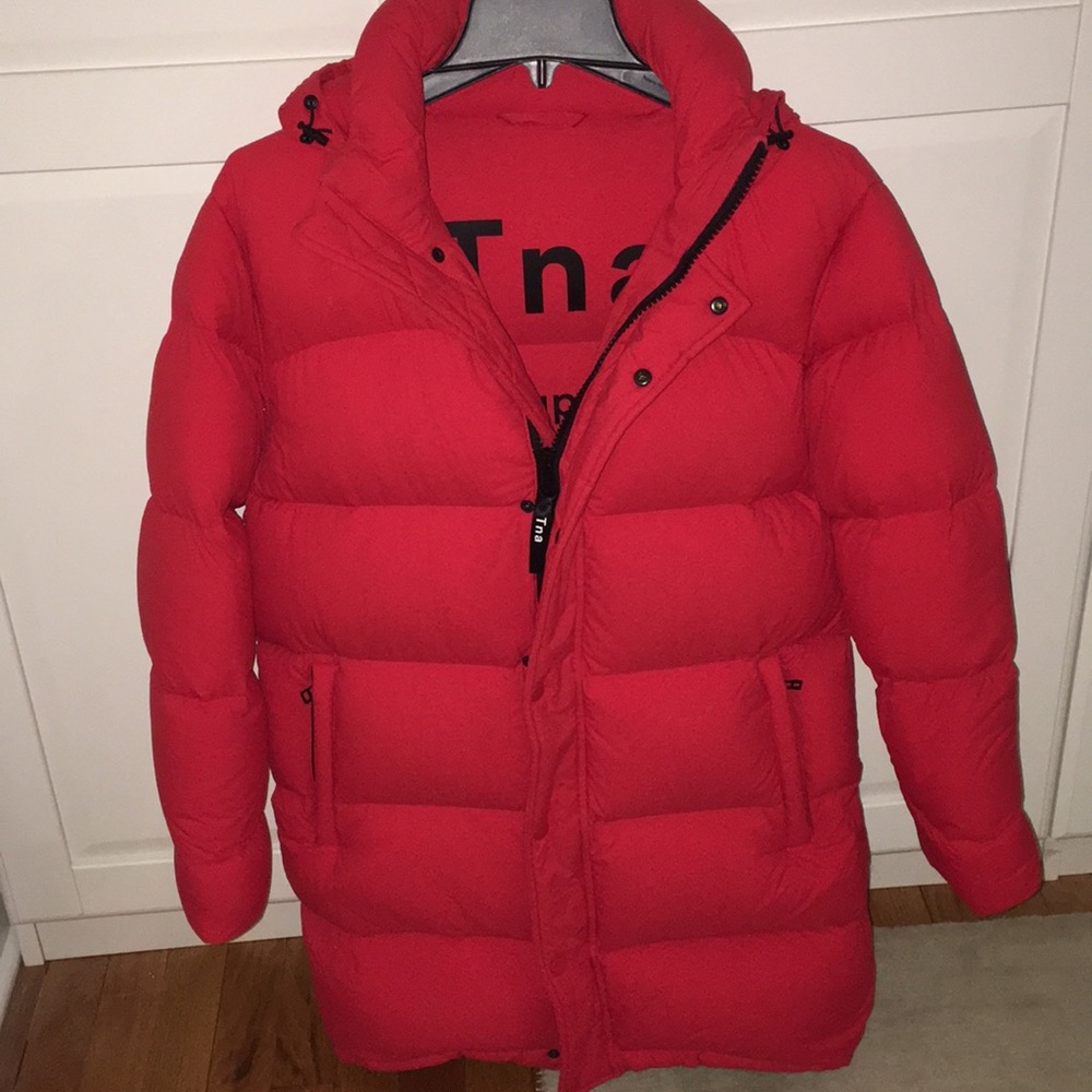 TNA Aritzia Super Puff Mid in Catalina Red XS